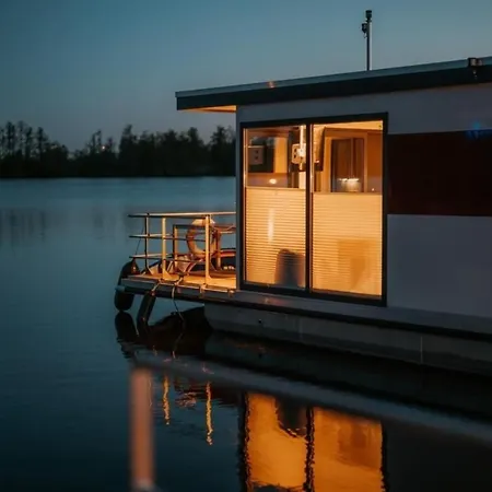 Hausboot Red Pearl *