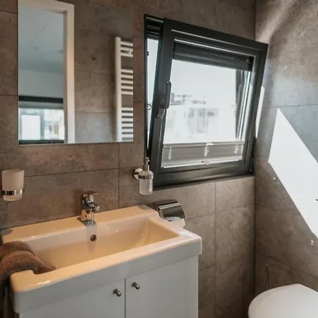 Hausboot Red Pearl 자흐데니크