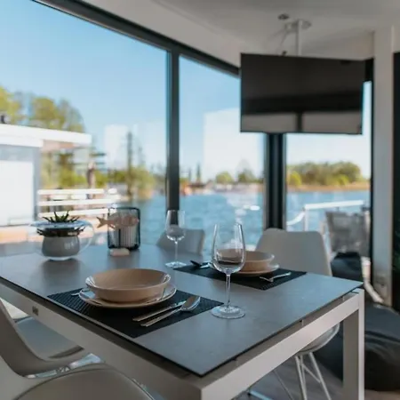 Hausboot Red Pearl *