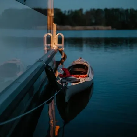 보트호텔 Hausboot Red Pearl 자흐데니크