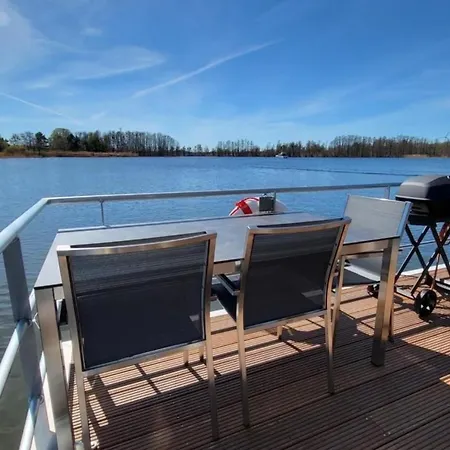 Hausboot Red Pearl 보트호텔 *