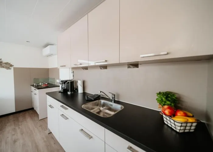 بوتيل Hausboot Red Pearl تسيهدينك