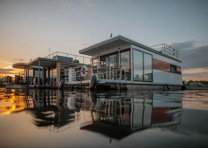 بوتيل Hausboot Red Pearl